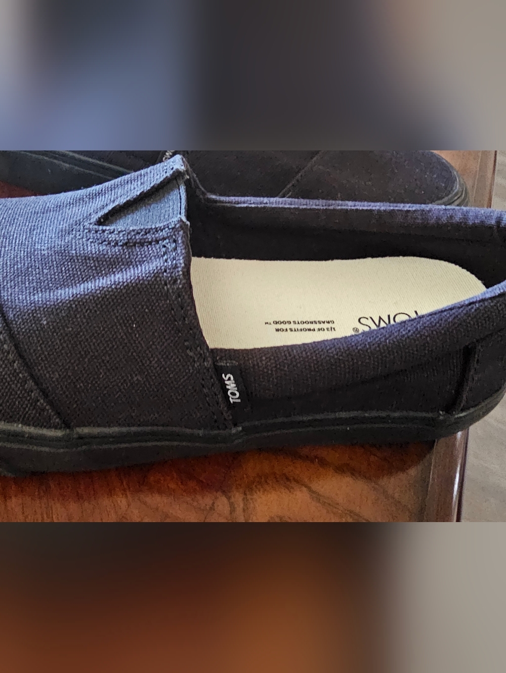 TOMS Classic Slip-ons in Black Canvas Womens Size 8 EUC - Picture 15 of 16